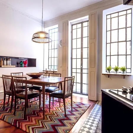 Vintage Downtown With Patio Apartment *