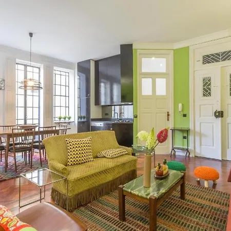 Vintage Downtown With Patio Apartment