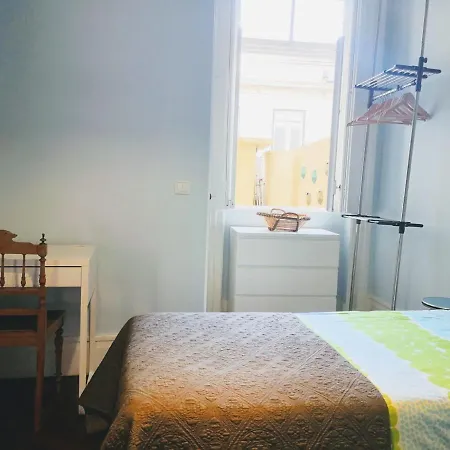 Vintage Downtown With Patio Apartment *